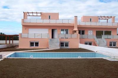 Недвижимость на Аттика . Коттедж площадью 120 кв.м.