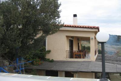 Недвижимость на о.Эвия . Вилла площадью 250 кв.м.